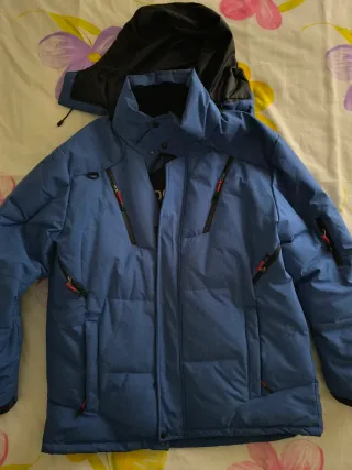 Abrigo plumas hombre azul y negro