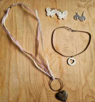 2 Collares + 2 pares de pendientes