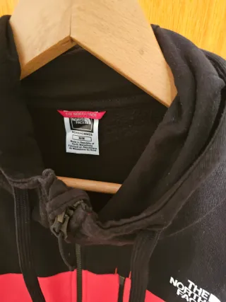 Sudadera The North Face Negra y Roja