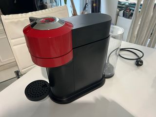 Cafetera Nespresso Krups Vertuo Roja como nueva