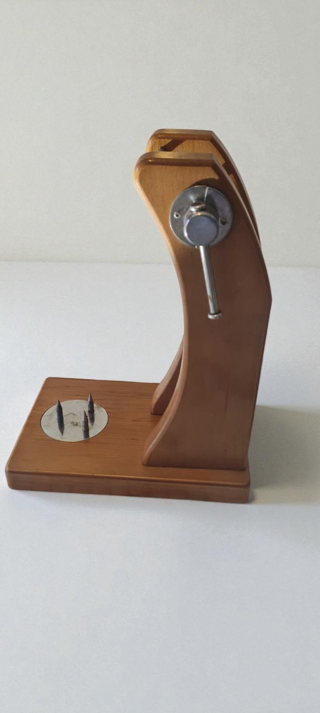 Porta prosciutto in legno con supporto in metallo