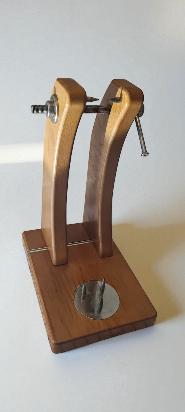 Porta prosciutto in legno con supporto in metallo