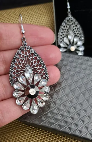 REBAJADOS HOY! Pendientes largos con pedrería