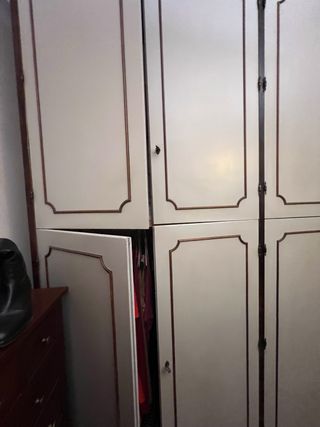 Armadio 12 ante anni '60 laccato beige