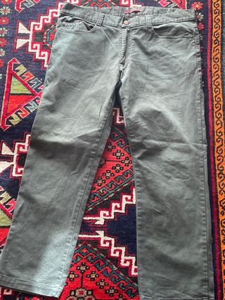 Pantaloni verdi con zip