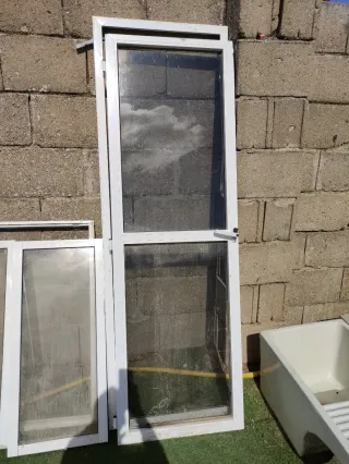 Puerta de aluminio con cristal
