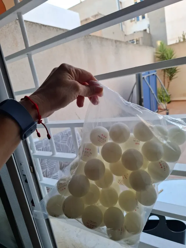 46 Pelotas de ping pong