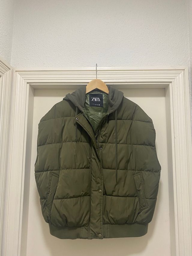 Chaleco Zara Verde Oliva con Capucha
