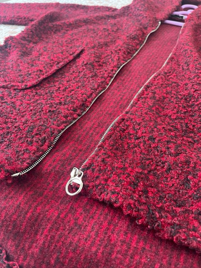 Giacca con zip e cappuccio