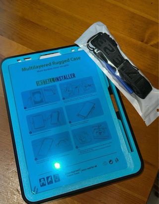 Custodie protettive tablet con accessori