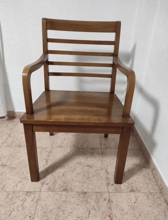 Silla de madera maciza