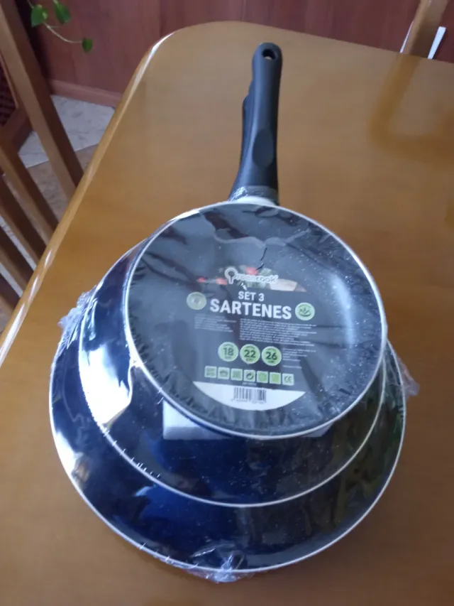 Set 3 sartenes antiadherentes.