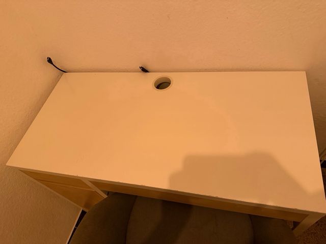 Escritorio juvenil y silla gris