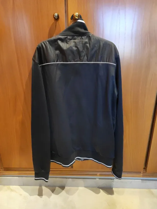 Chaqueta hombre Bershka Negra con Rayas Blancas