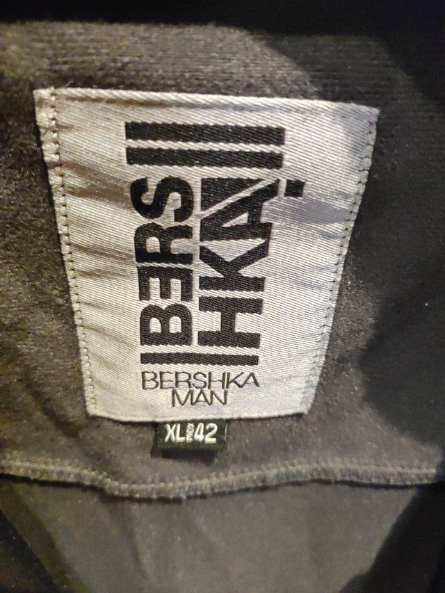 Chaqueta hombre Bershka Negra con Rayas Blancas