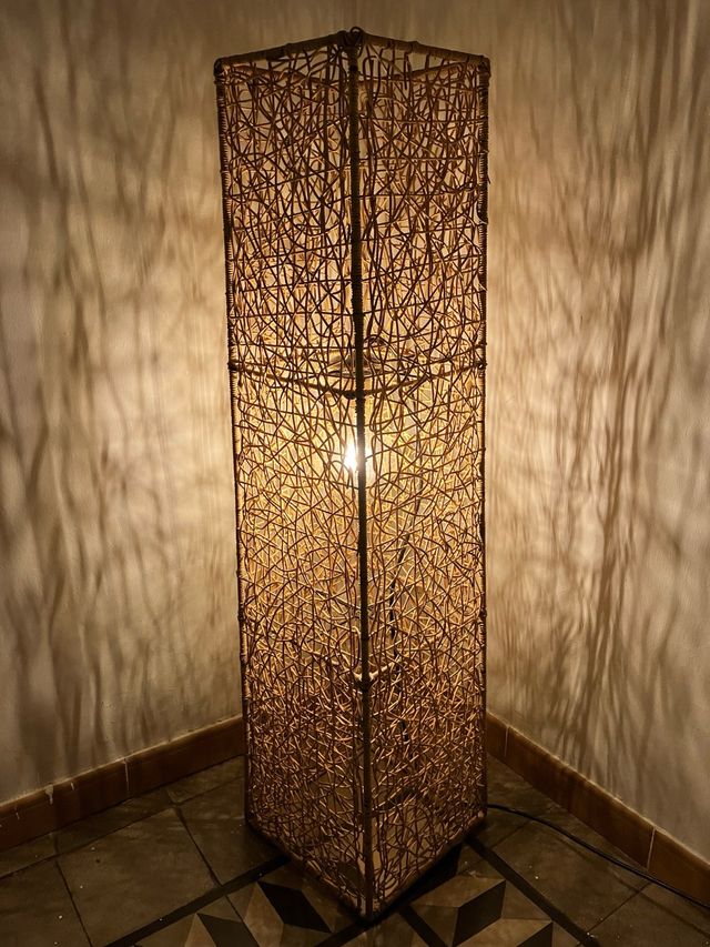 Lámpara de pie de rayan