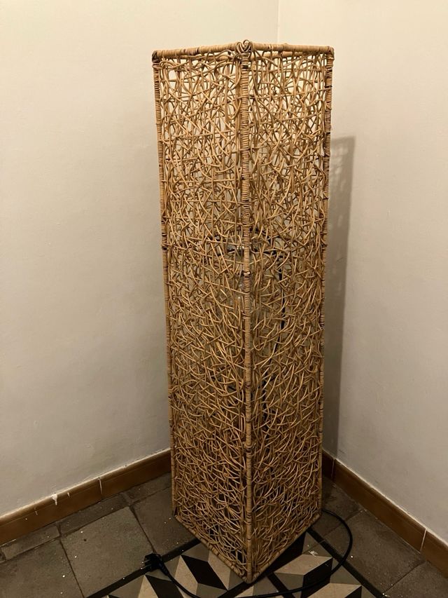 Lámpara de pie de rayan