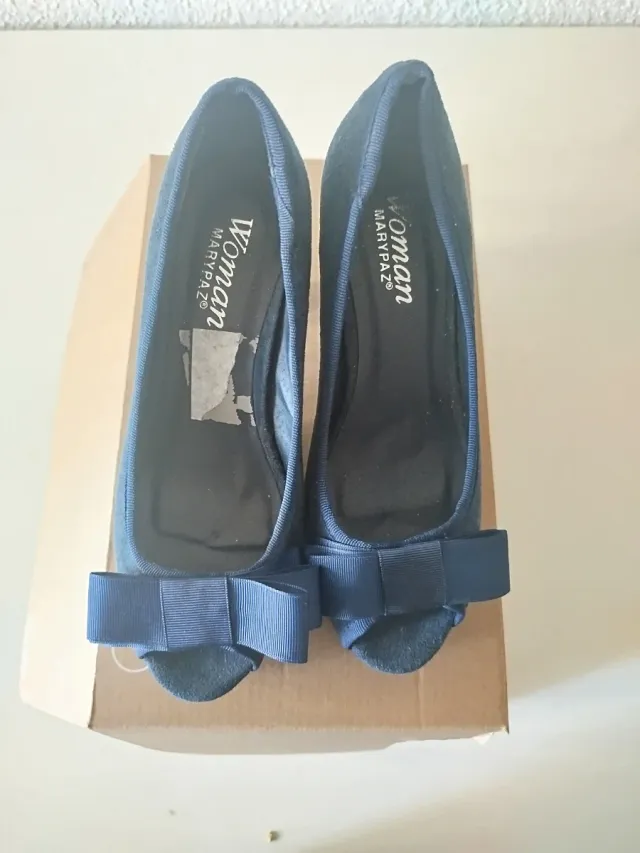 Tacones azules con lazo