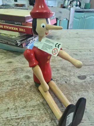 Pinocchio in legno snodabile 30 cm alto