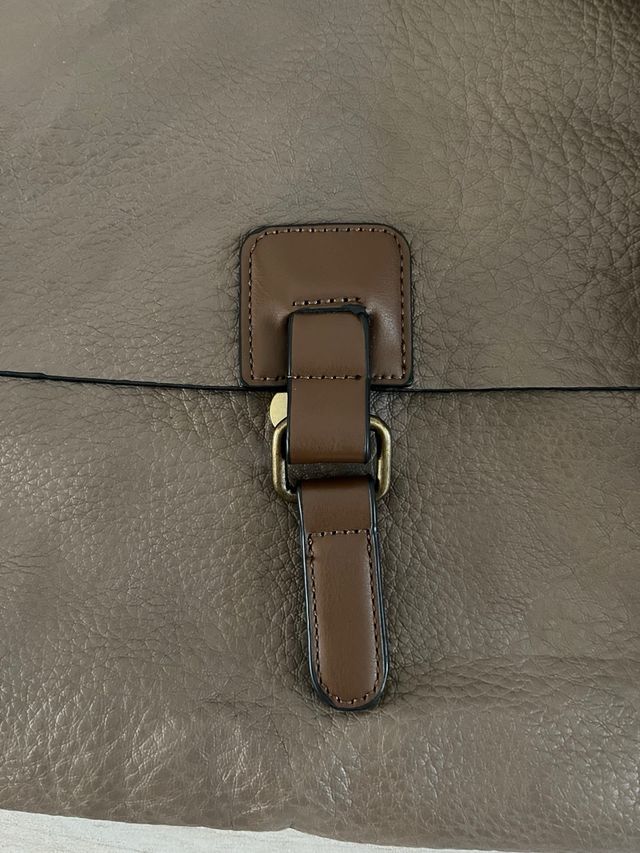 Bolso imitación piel marrón y gris