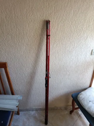 Caña de pescar roja