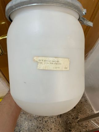 Recipiente hermético para carburo