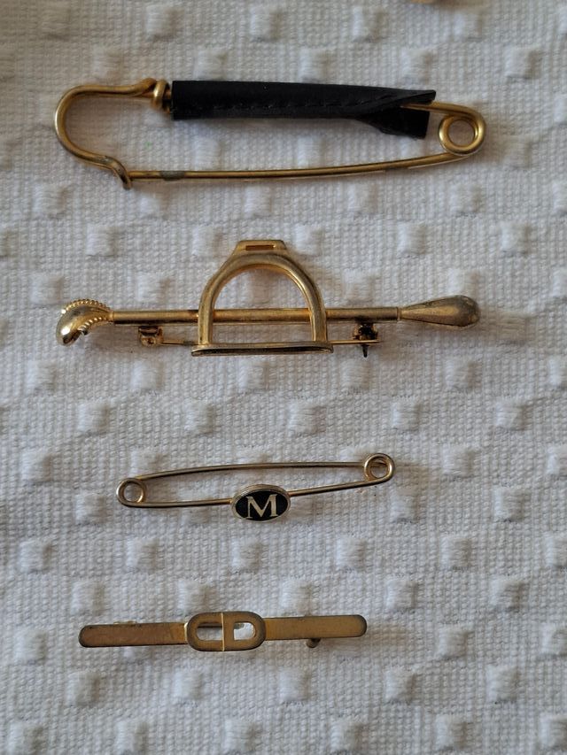 Lote 4 Alfileres Pañuelos Dorados