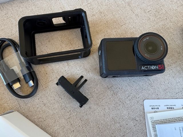 DJI Osmo Action 5 Pro Adventure Combo