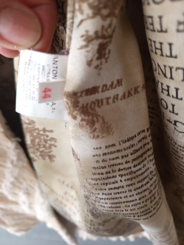 Abrigo vintage beige con cuello de pelo