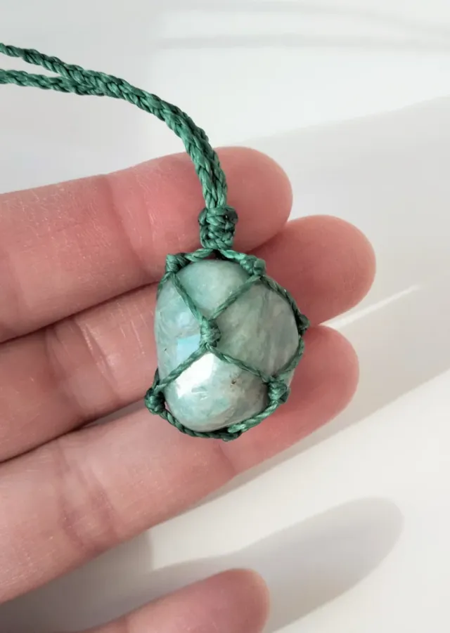 Collana con Amazzonite e cordino verde