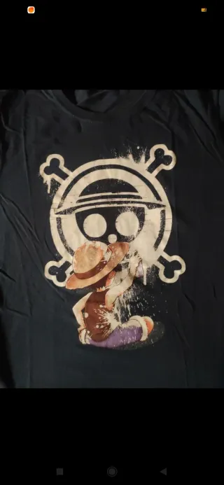 Camiseta azul con estampado One Piece