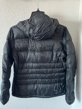 Plumas Ternua Negro y Rosa