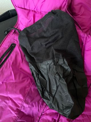 Plumas Ternua Negro y Rosa