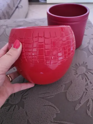 3 vasi in ceramica rossi e bianchi