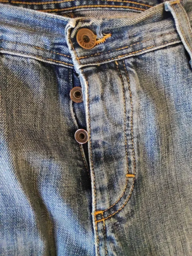 Vaqueros hombre desgastados