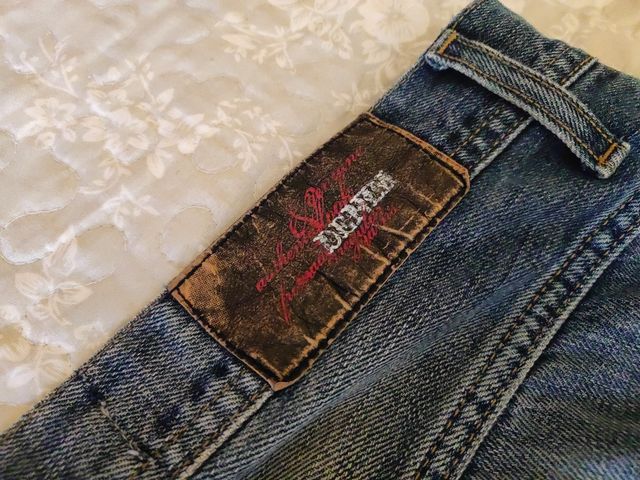 Vaqueros hombre desgastados