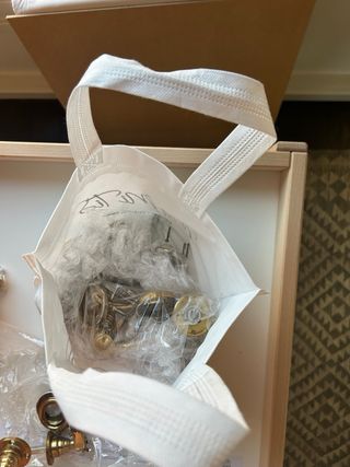 Pomos de puerta dorados