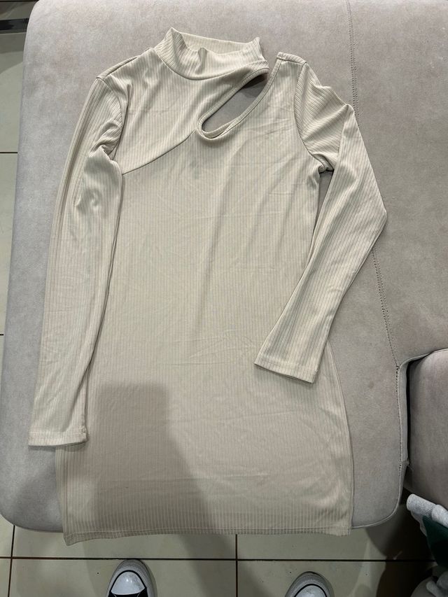 Vestido Shein beige cuello cut-out manga larga