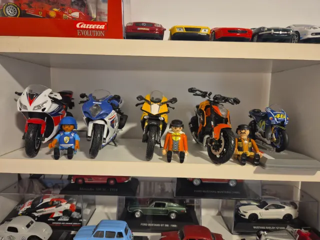 Maquetas coches 1:43 y 1:38
54 unidades