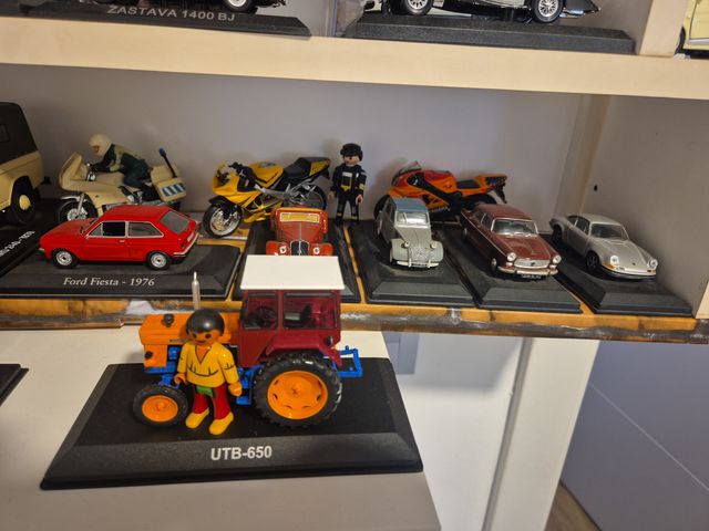 Maquetas coches 1:43 y 1:38
54 unidades