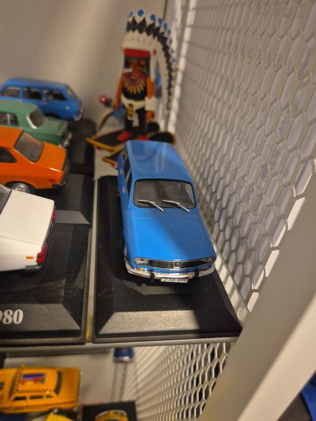 Maquetas coches 1:43 y 1:38
54 unidades