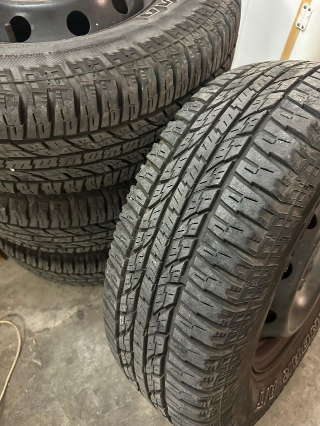 Neumático Yokohama Geolandar A/T 235/70/15