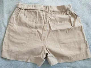 Shorts de mujer beige con cinturón