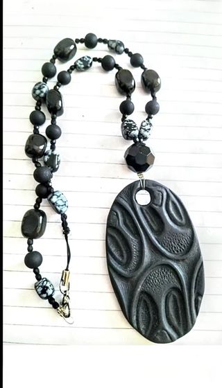 Collana pietra lavica ciondolo ovale