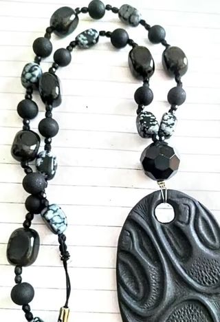 Collana pietra lavica ciondolo ovale