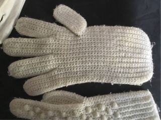 Guantes blancos de tela y crochet