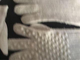 Guantes blancos de tela y crochet
