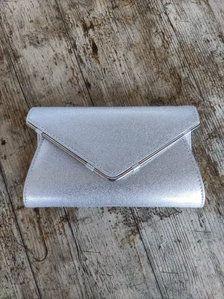 Bolso de mano tipo sobre plateado Paco Martínez