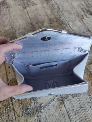 Bolso de mano tipo sobre plateado Paco Martínez