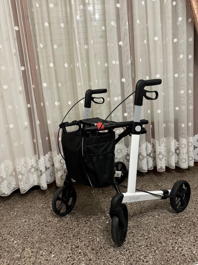 Caminador SERVER nuevo. Plegable!Altura ajustable